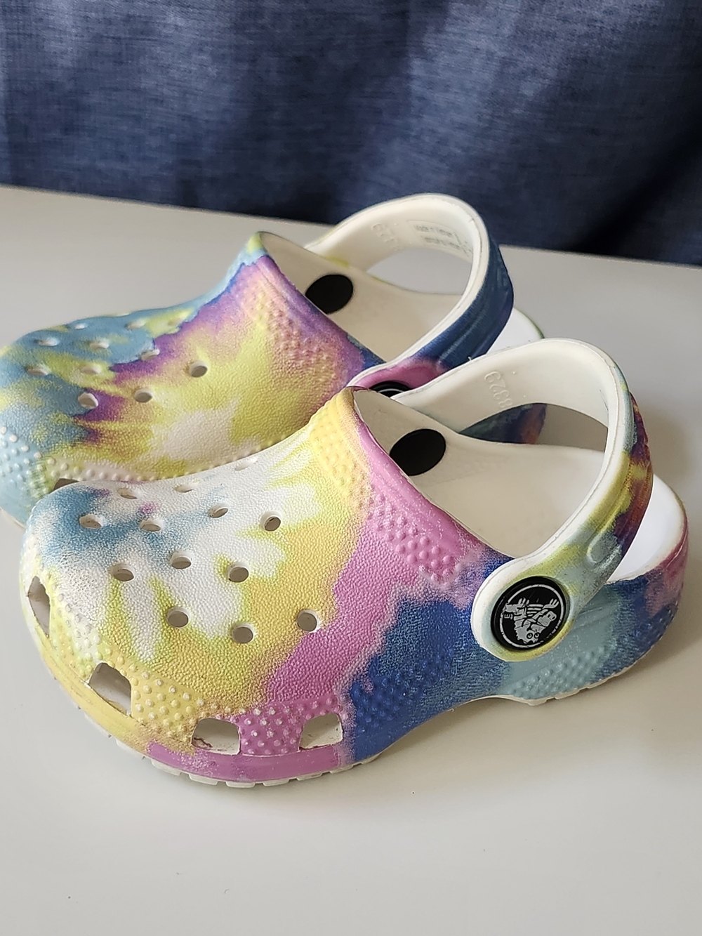 Size 5 Toddler CROCS Kids Tie-Dye Clogs in Yellow, Pink, Blue